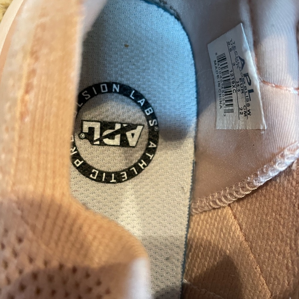 APL shoes